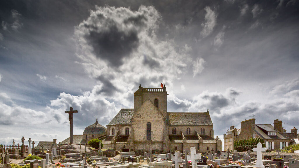 Barflur – Kirche mit Friedhof